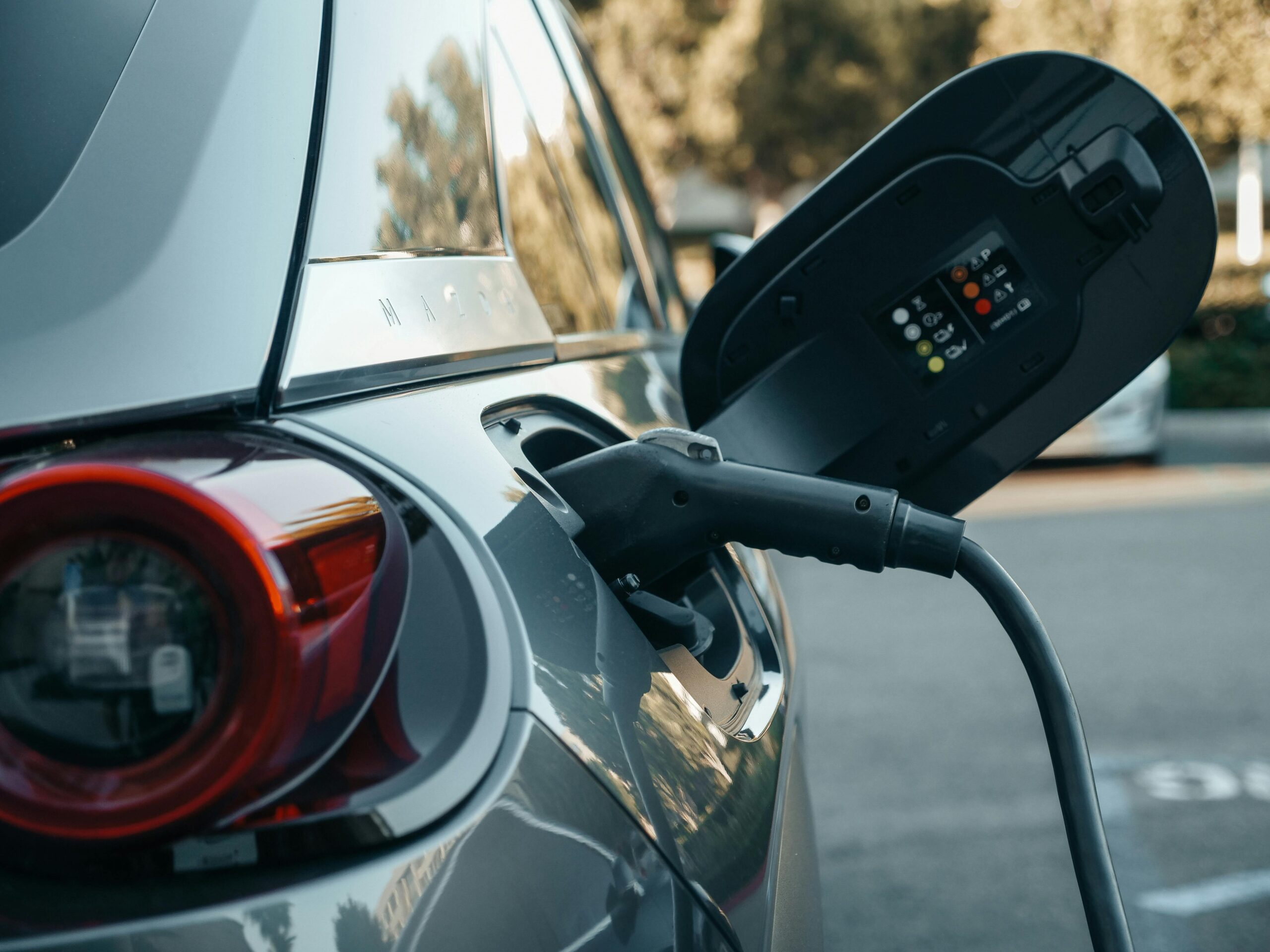Electric car charging stations in Delhi